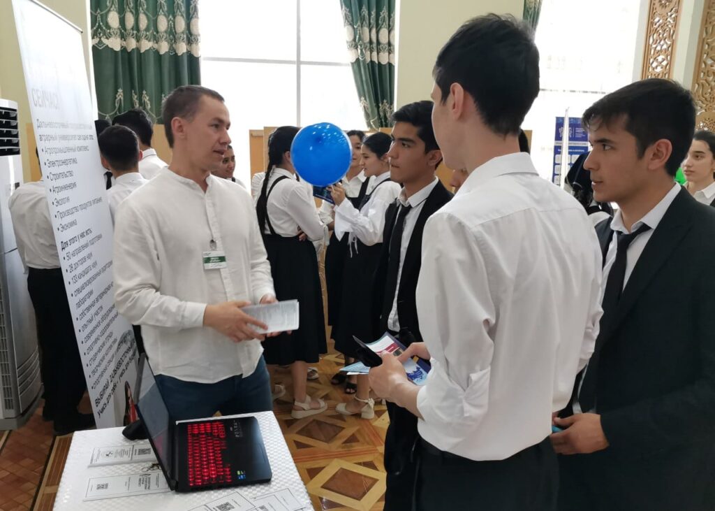 Делегация Дальневосточного ГАУ представила вуз на втором этапе V международной «Выставки Евразийского образования»