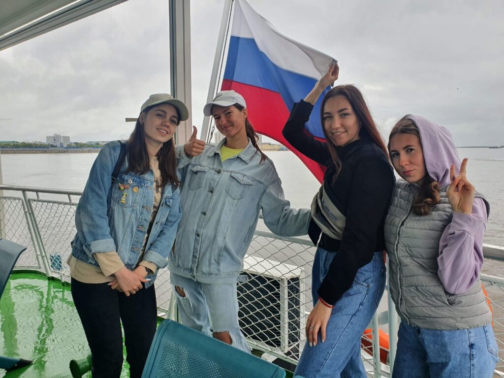 Команда легкоатлетов АмГУ привезла комплект медалей с соревнований в Китае