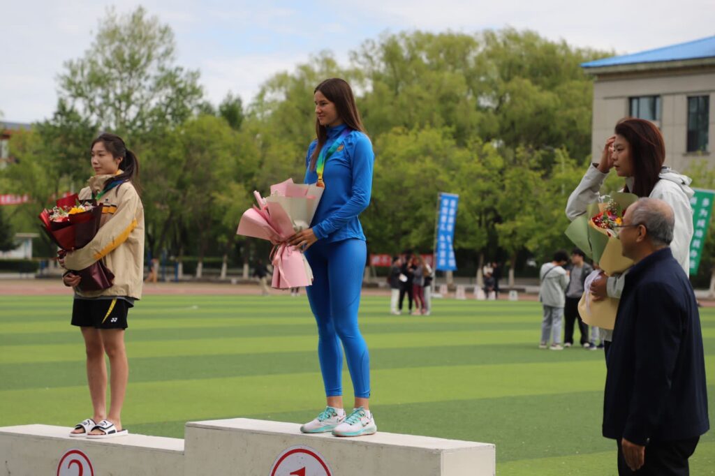 Команда легкоатлетов АмГУ привезла комплект медалей с соревнований в Китае