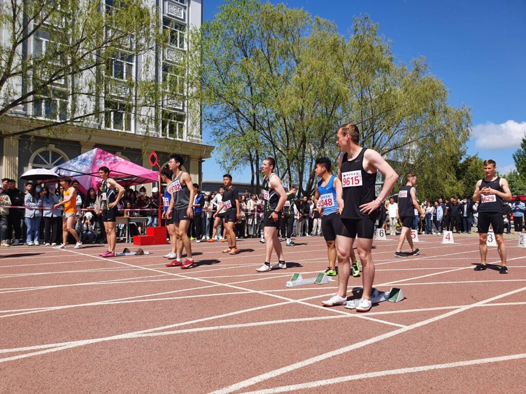 Команда легкоатлетов АмГУ привезла комплект медалей с соревнований в Китае