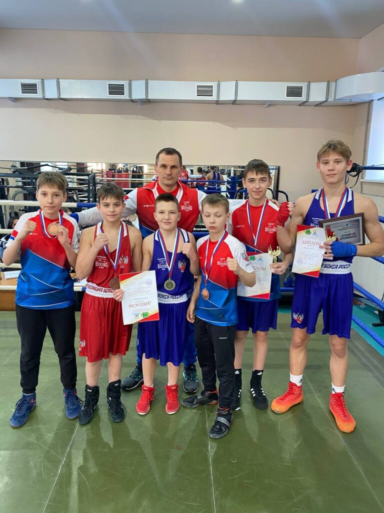 «Не для того, чтоб скулу сворачивать в бок»: амурский тренер рассказал, что такое бокс