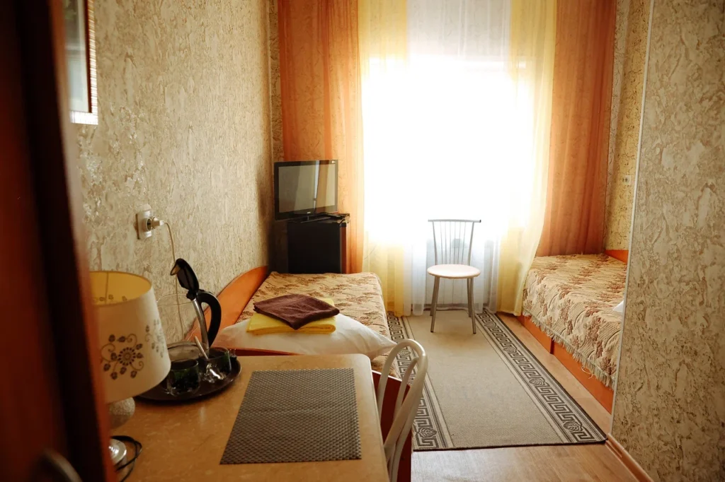 Амурский губернатор посетил кафе, мотель, магазин и зону отдыха в Магдагачинском округе