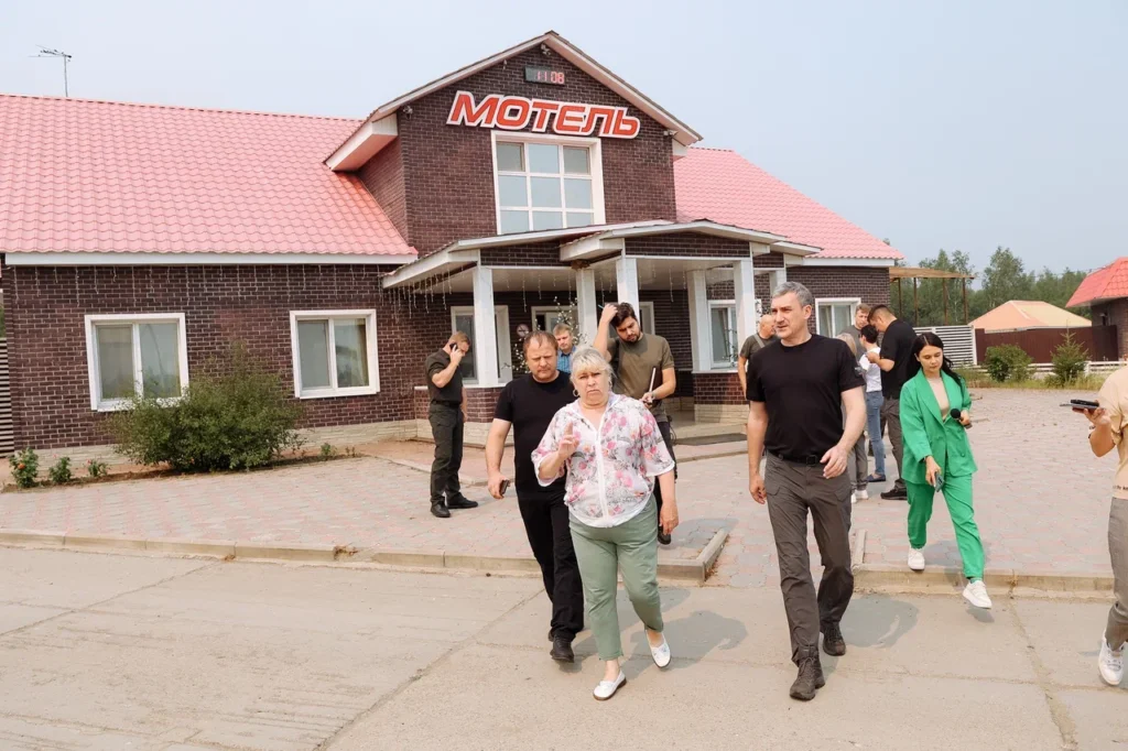 Амурский губернатор посетил кафе, мотель, магазин и зону отдыха в Магдагачинском округе