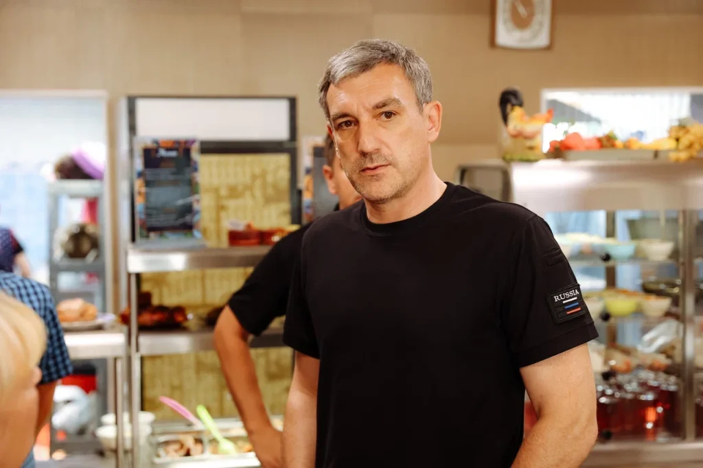 Амурский губернатор посетил кафе, мотель, магазин и зону отдыха в Магдагачинском округе