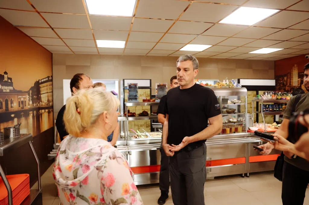 Амурский губернатор посетил кафе, мотель, магазин и зону отдыха в Магдагачинском округе