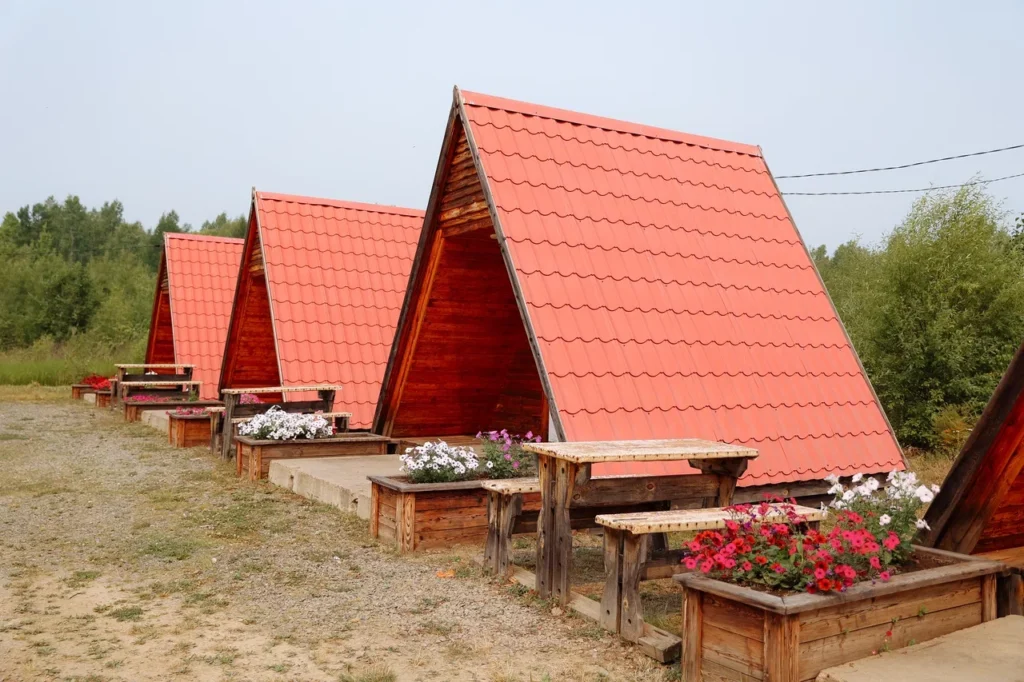 Амурский губернатор посетил кафе, мотель, магазин и зону отдыха в Магдагачинском округе