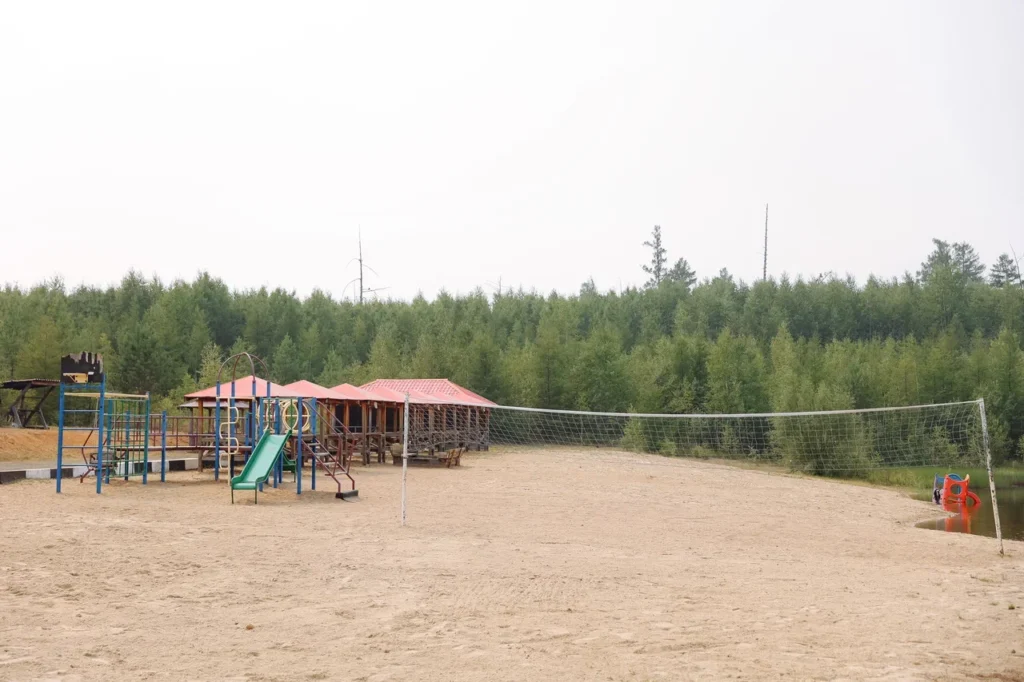 Амурский губернатор посетил кафе, мотель, магазин и зону отдыха в Магдагачинском округе