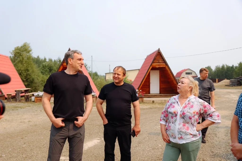 Амурский губернатор посетил кафе, мотель, магазин и зону отдыха в Магдагачинском округе