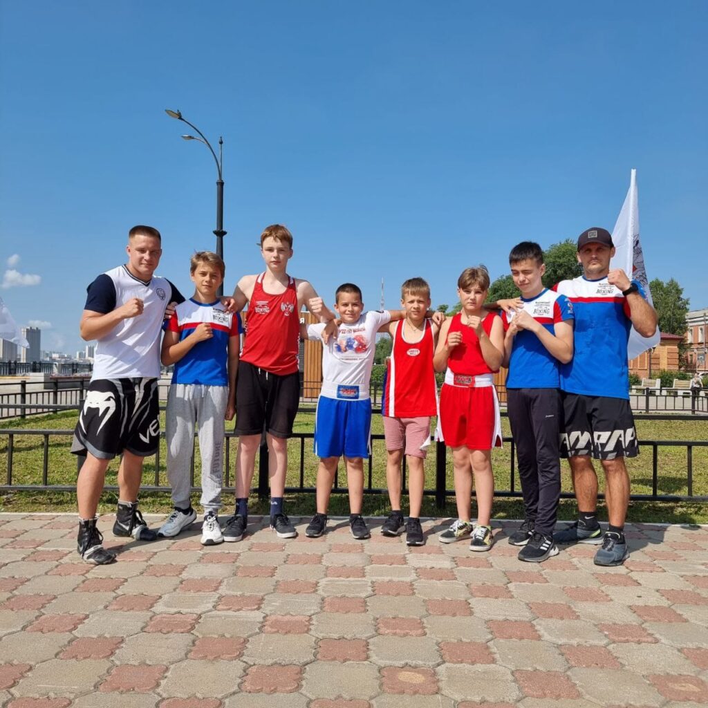 «Не для того, чтоб скулу сворачивать в бок»: амурский тренер рассказал, что такое бокс