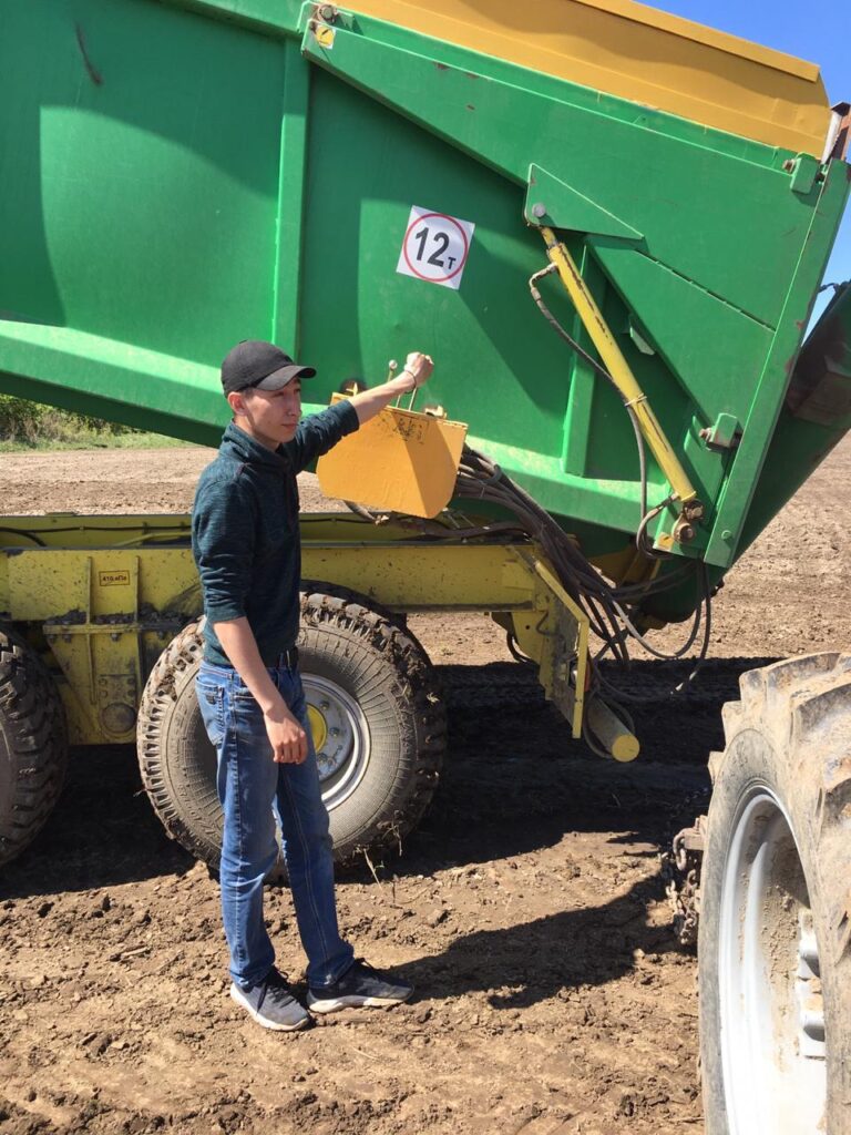 «Я человек деревни»: Максим Шелихан – аграрий в четвертом поколении