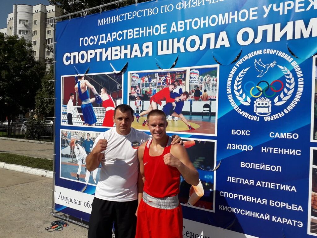 «Не для того, чтоб скулу сворачивать в бок»: амурский тренер рассказал, что такое бокс