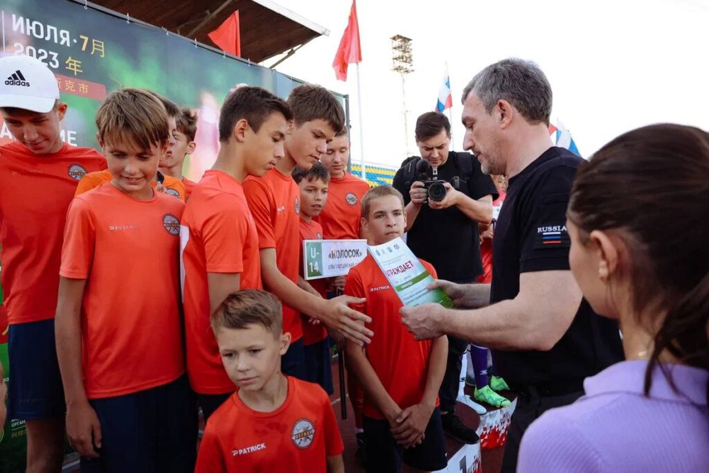 В Благовещенске наградили победителей детских российско-китайских футбольных соревнований 