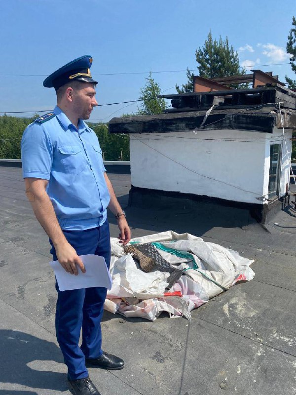 В Тындинском округе ремонтируют крышу общественного центра, которую сдуло ветром