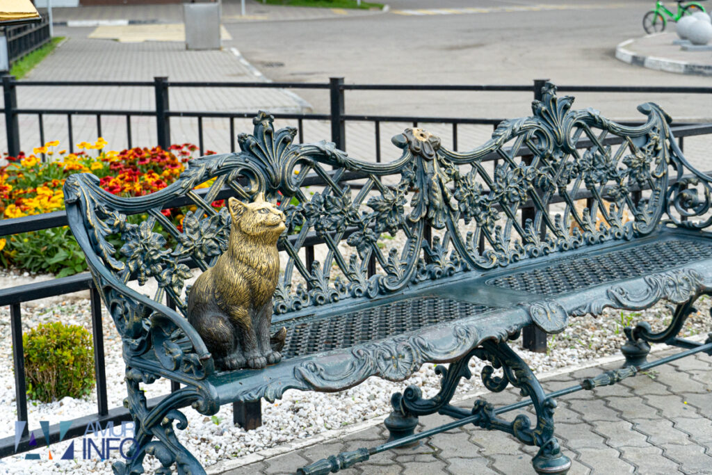 На набережной в Благовещенске поработали вандалы