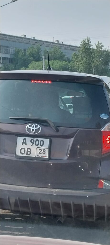 Очевидцы: благовещенец перевозит ребёнка в багажнике