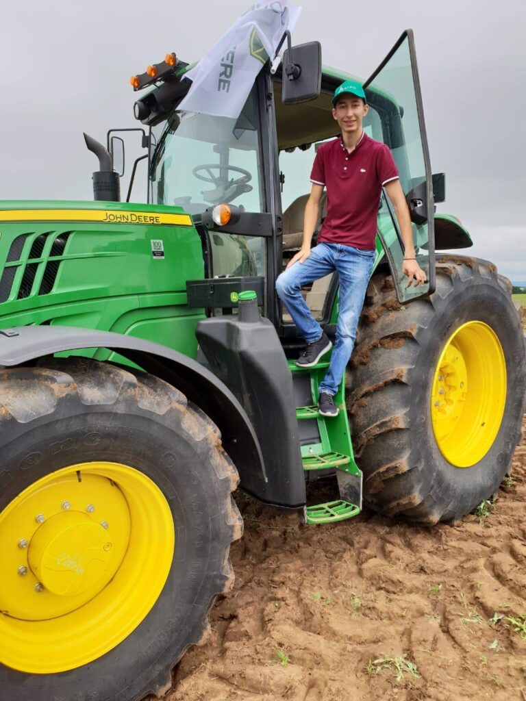 «Я человек деревни»: Максим Шелихан – аграрий в четвертом поколении