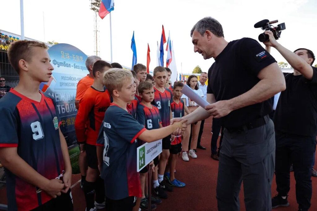 В Благовещенске наградили победителей детских российско-китайских футбольных соревнований 