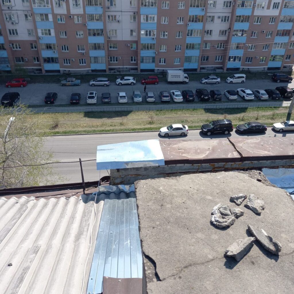 Благовещенцам починили протекающую крышу