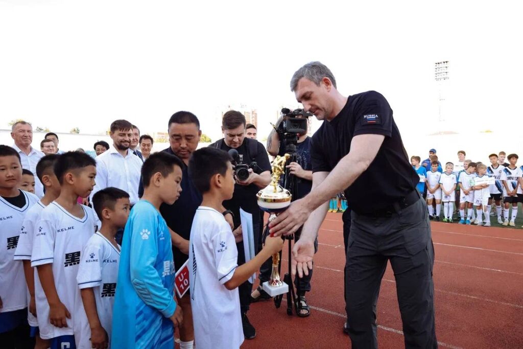 В Благовещенске наградили победителей детских российско-китайских футбольных соревнований 