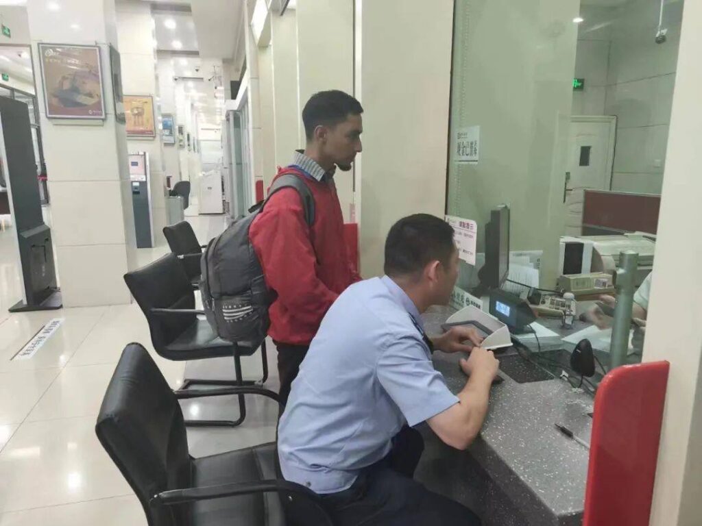 Полиция Хэйхэ помогла туристу из Бангладеш