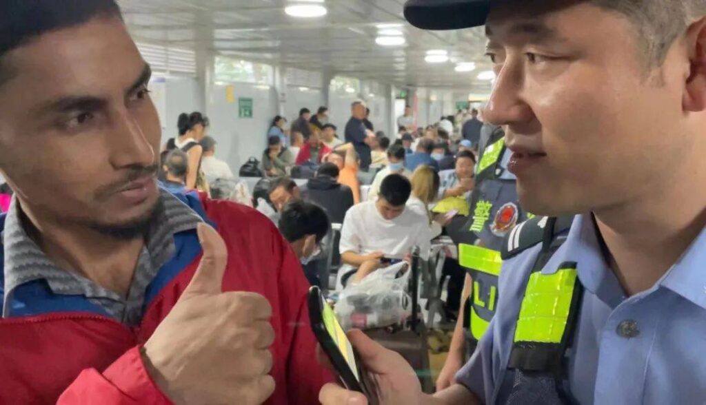 Полиция Хэйхэ помогла туристу из Бангладеш