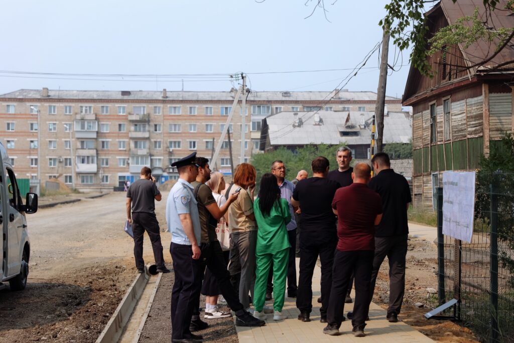 В Магдагачах проверили добросовестность подрядчика, обновляющего улицы