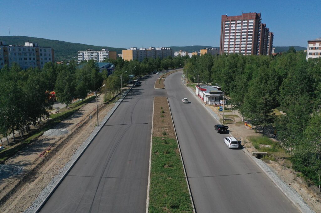 В Тынде завершают укладку асфальта на улице Красная Пресня