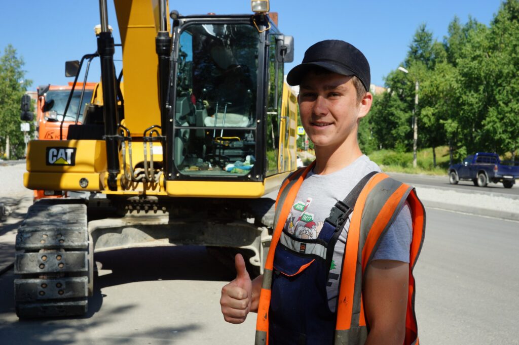 В Тынде завершают укладку асфальта на улице Красная Пресня