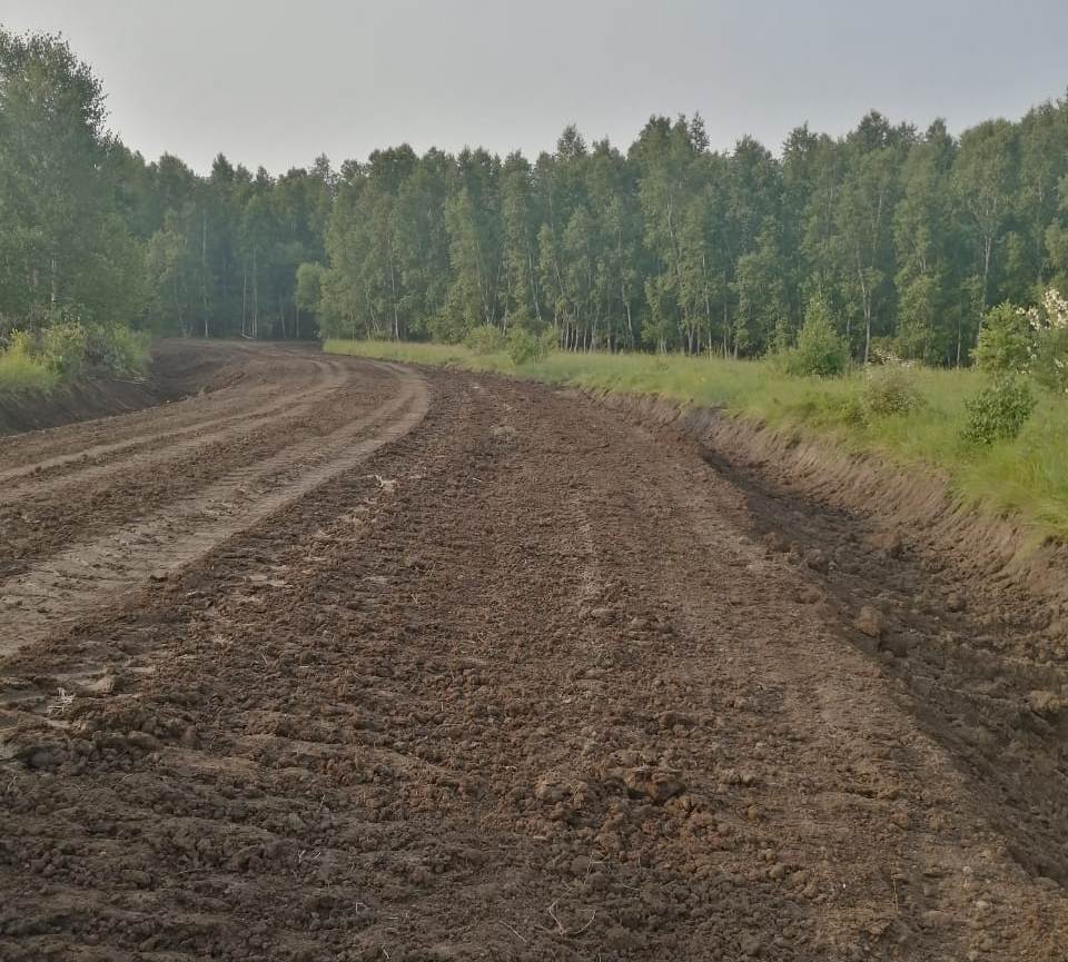 Амурский фермер помог односельчанам с дорогой на погост