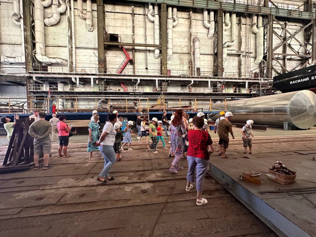 Экскурсия на Судостроительный завод имени Октябрьской революции