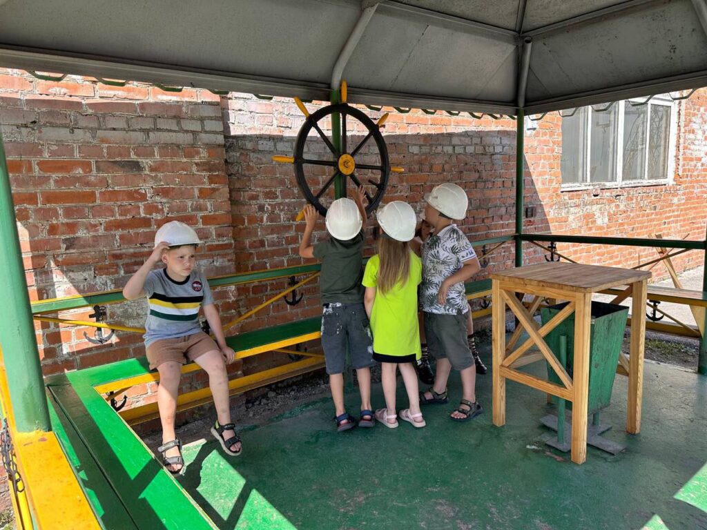 Экскурсия на Судостроительный завод имени Октябрьской революции