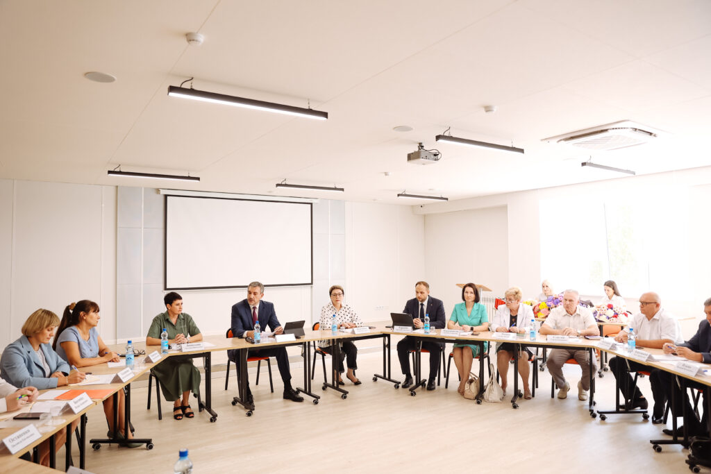 Василий Орлов поддержал идею наставничества в здравоохранении области