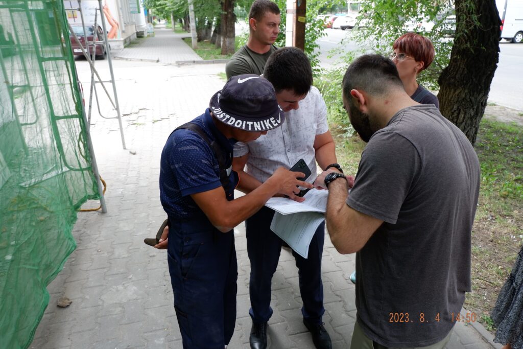 Подрядчик выбивается из графика: собственники дома в Благовещенске против ремонта фасада