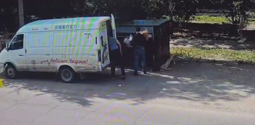 Видео с благовещенцами, разбрасывающими мусор, будут публиковать в соцсетях