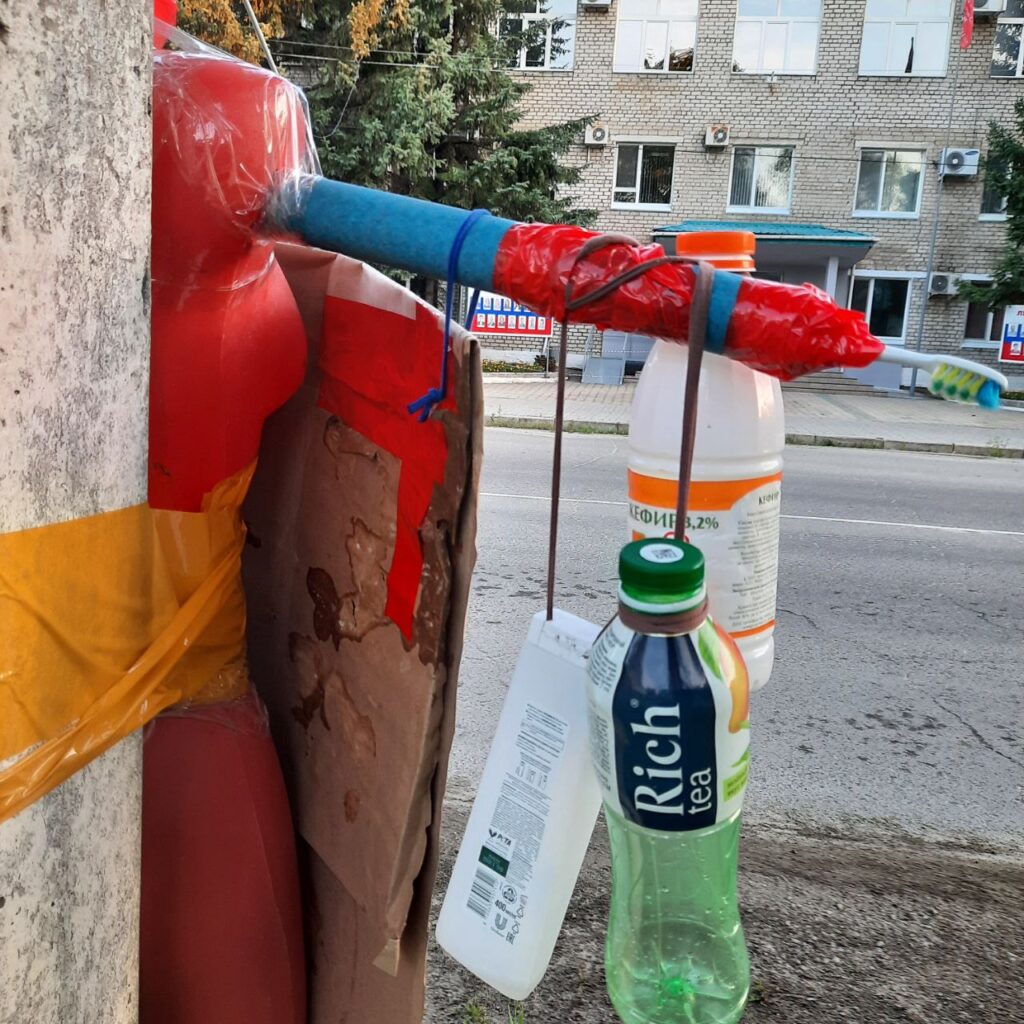 В Зее напротив здания городской администрации появился необычный «арт-объект»