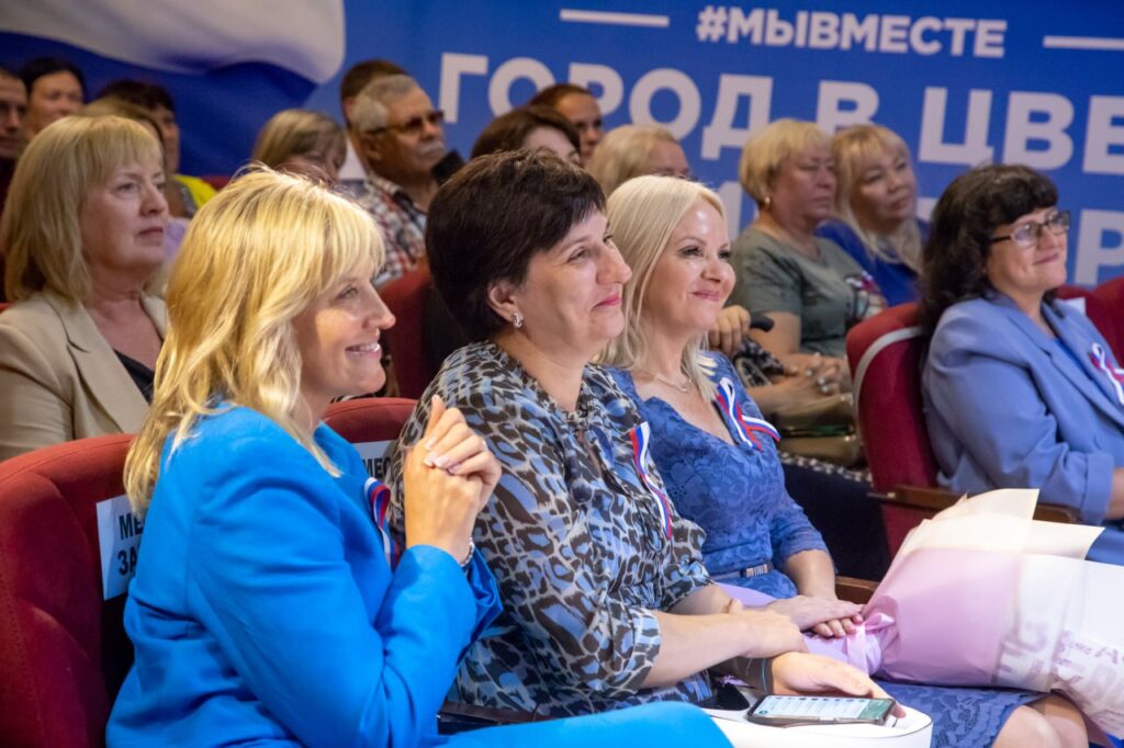 «Цветущий квартал» и «Сад памяти» взяли гран-при фестиваля цветов в Благовещенске