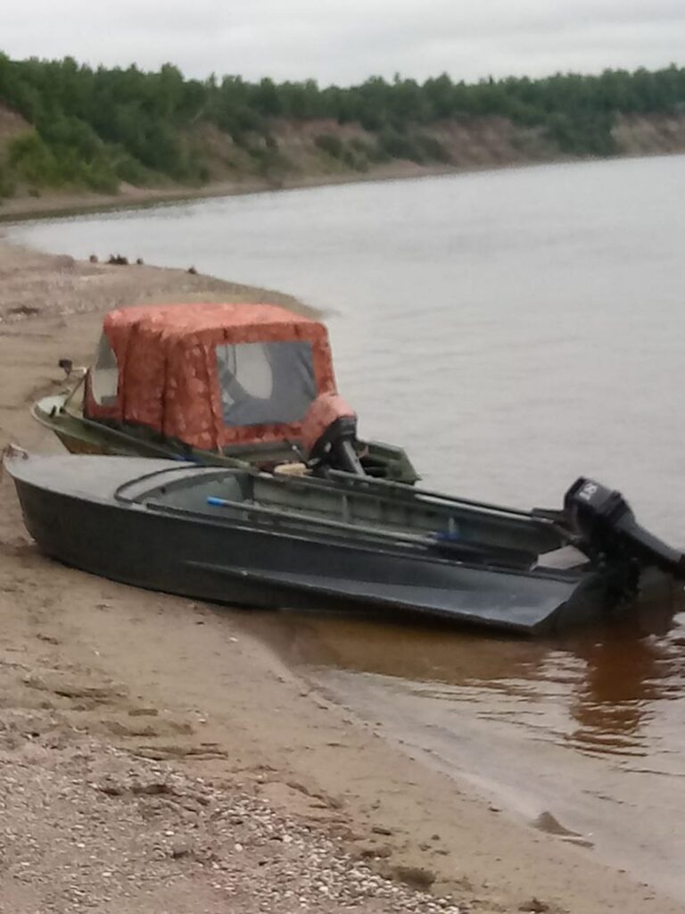 В Бурейском округе пропал подросток в фиолетовых галошах и черной кепке