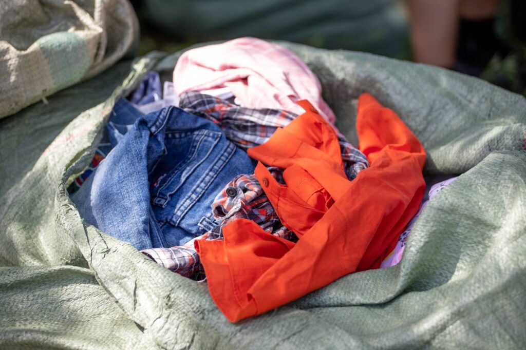 В Благовещенске раздавали полторы тонны школьных вещей