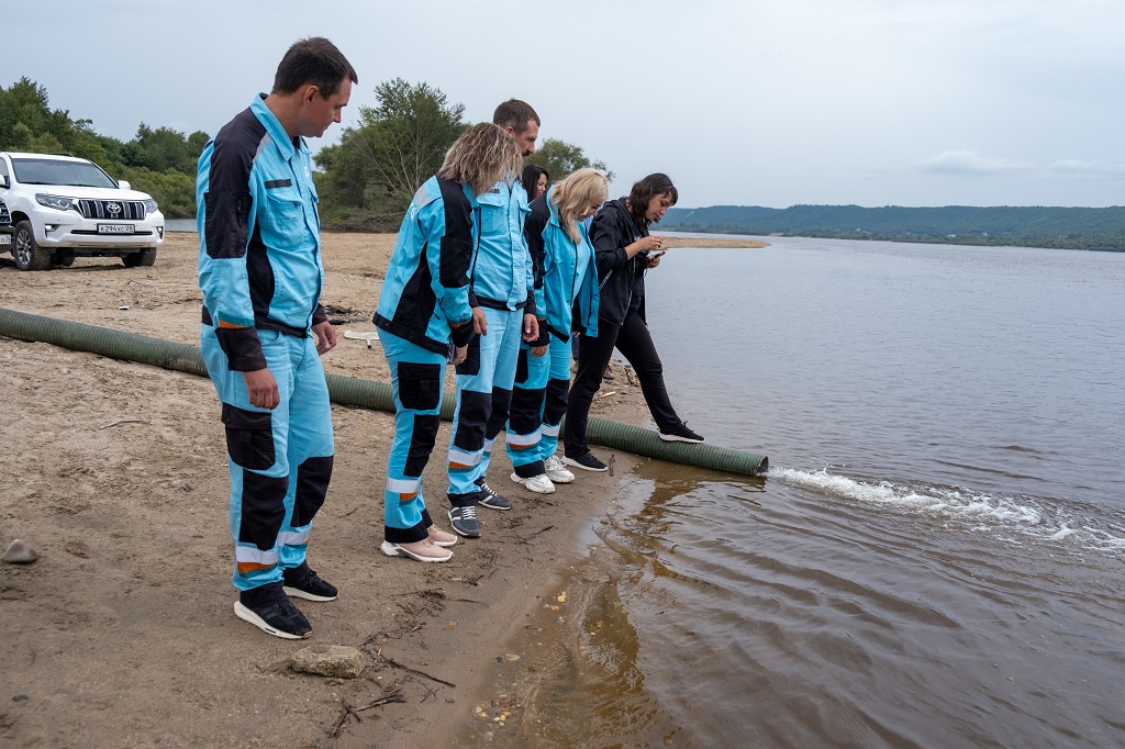 В Зею выпустили более 6,5 тысячи мальков осетра