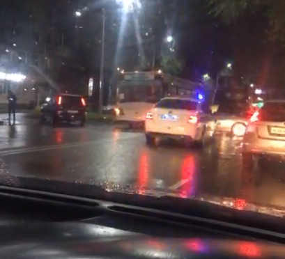 В Благовещенске иномарка столкнулась с автобусом