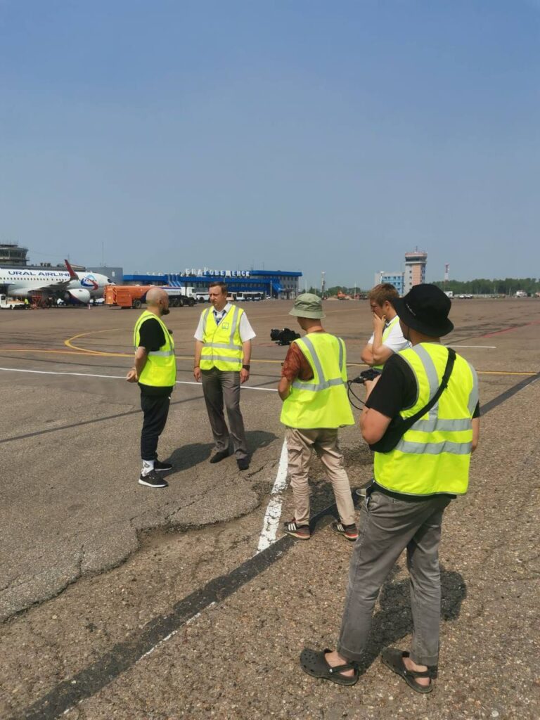 «А зачем в таком малыше такой большой аэропорт?»: ведущий телеканал «Т24» побывал на стройках Благовещенска