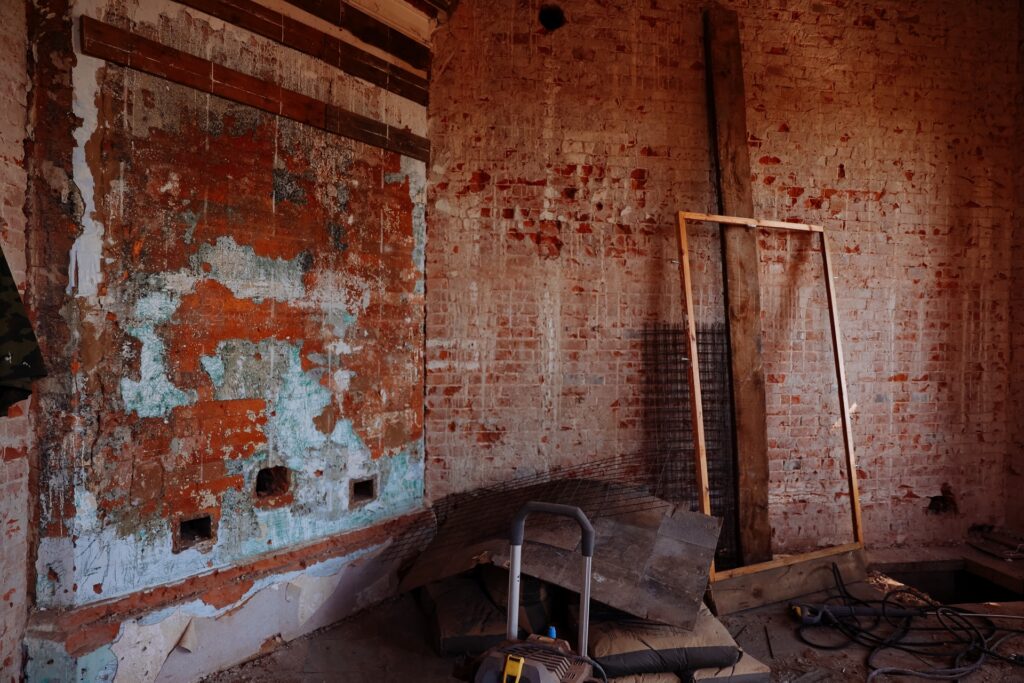 Василий Орлов оценил ход реставрации здания бывшей благовещенской таможни