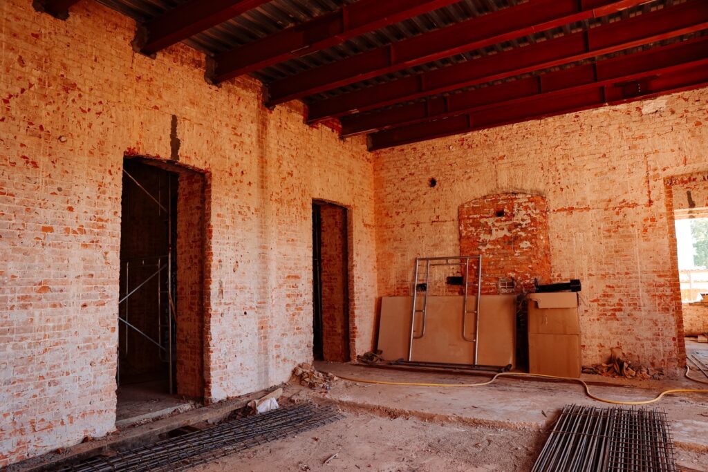 Василий Орлов оценил ход реставрации здания бывшей благовещенской таможни