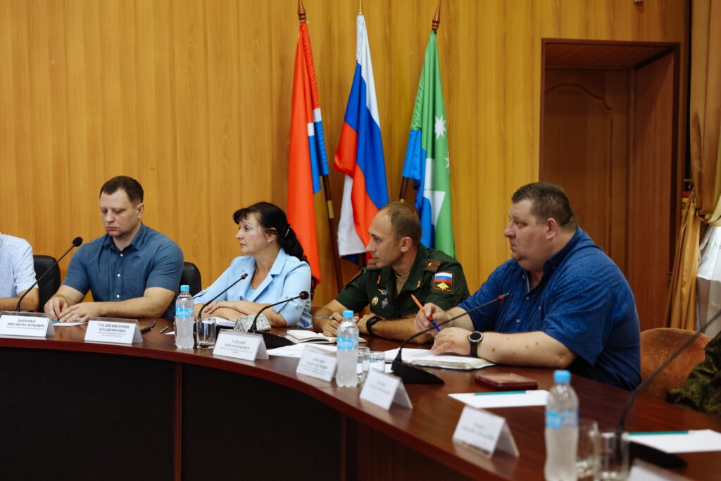 В Белогорске участники СВО получили медали из рук губернатора