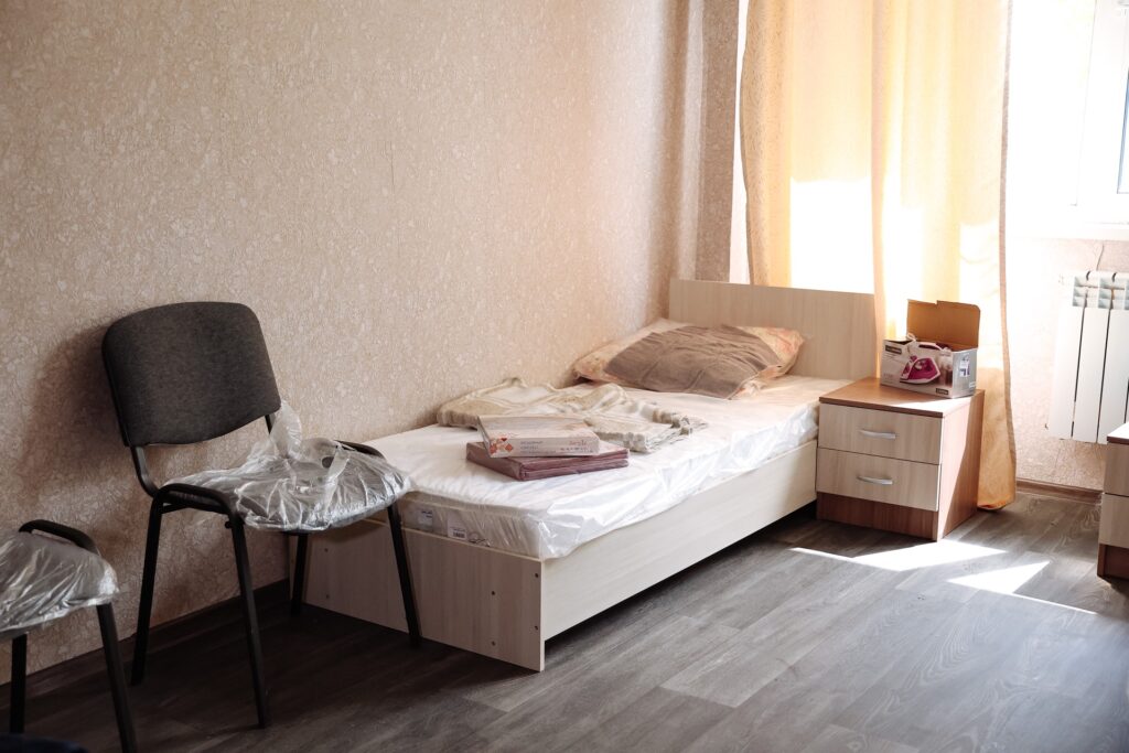 Василий Орлов посетил жилье работников Бронетанкового ремонтного завода