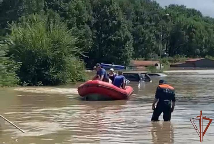 Росгвардия эвакуирует жителей Уссурийска 
