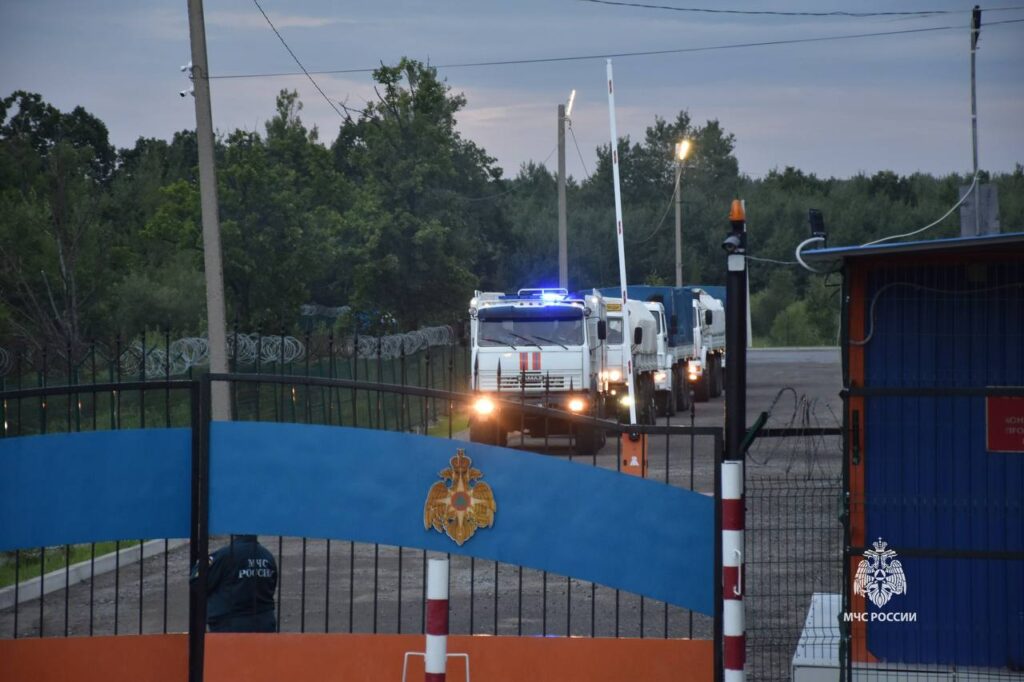 спасатели МЧС со всей России помогает Приморью