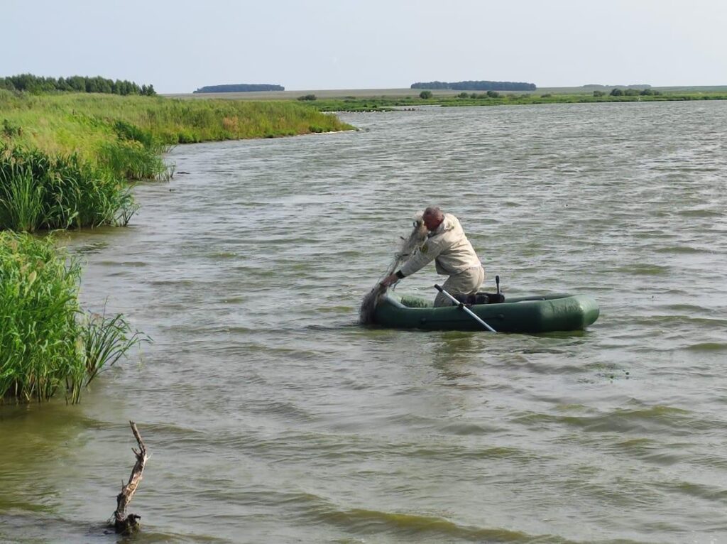 В Амурской области очистили водоемы от мусора и сетей