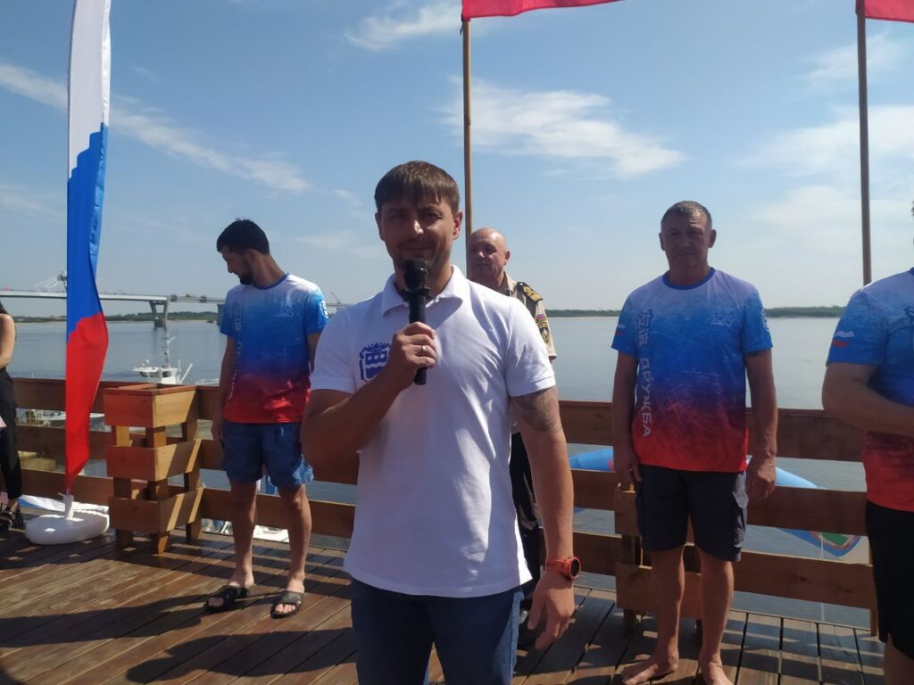 Участники заплыва "Дружба"