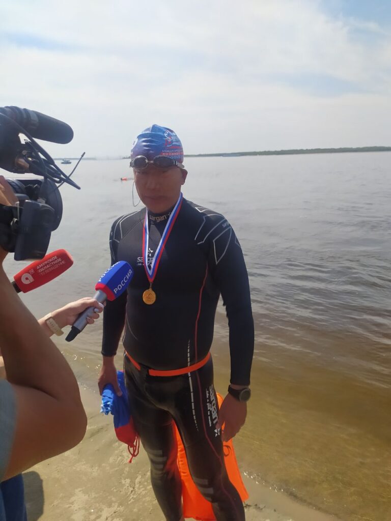 Участники заплыва "Дружба"